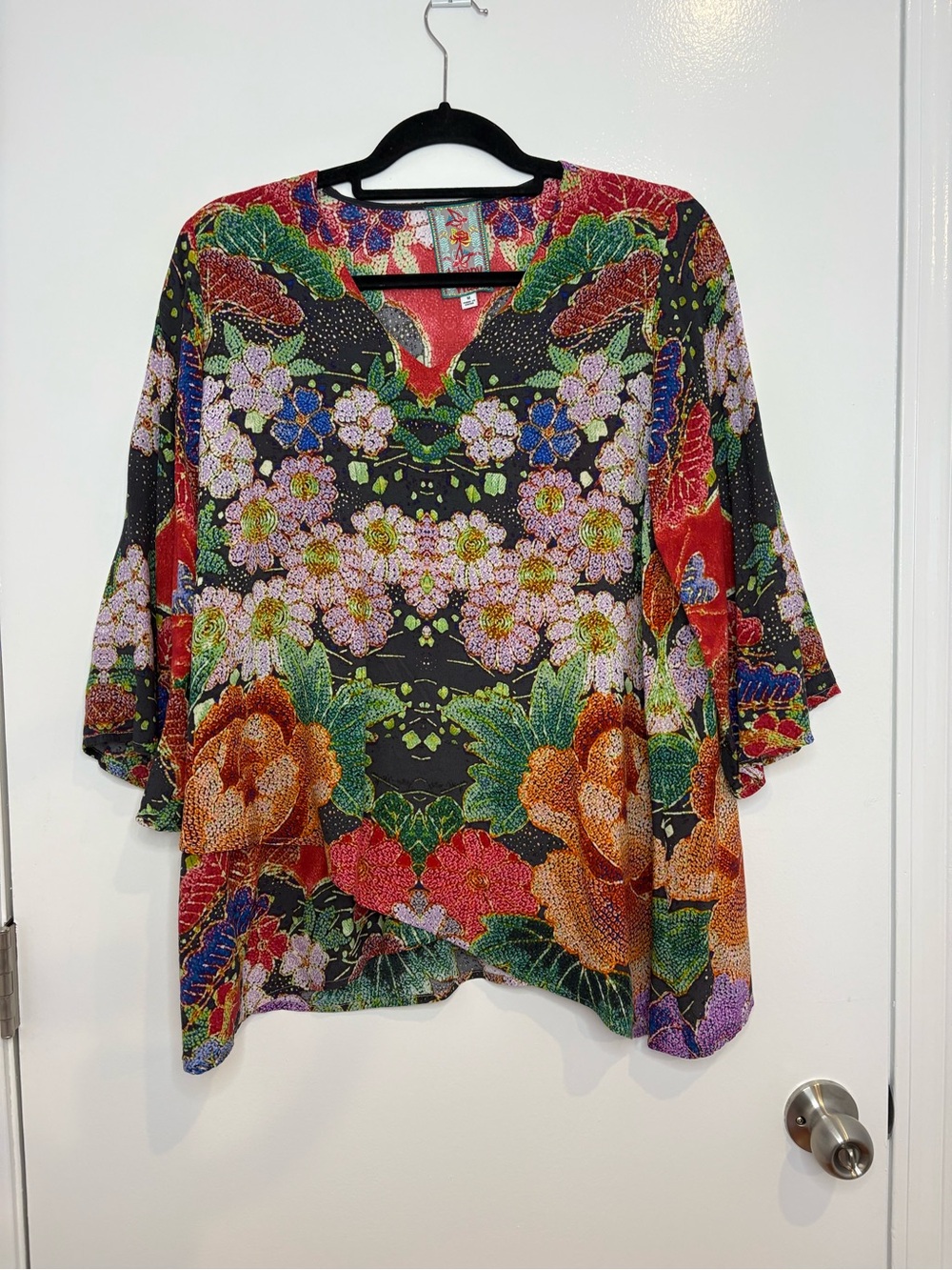 Johnny Was Dralion floral colorful asymmetrical top patchwork v-neck rayon M